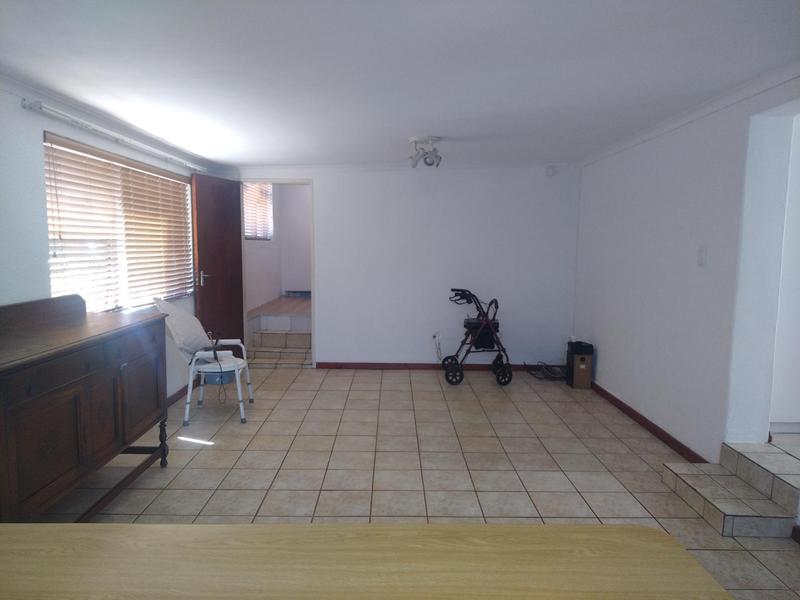 To Let 2 Bedroom Property for Rent in Oakdale Western Cape